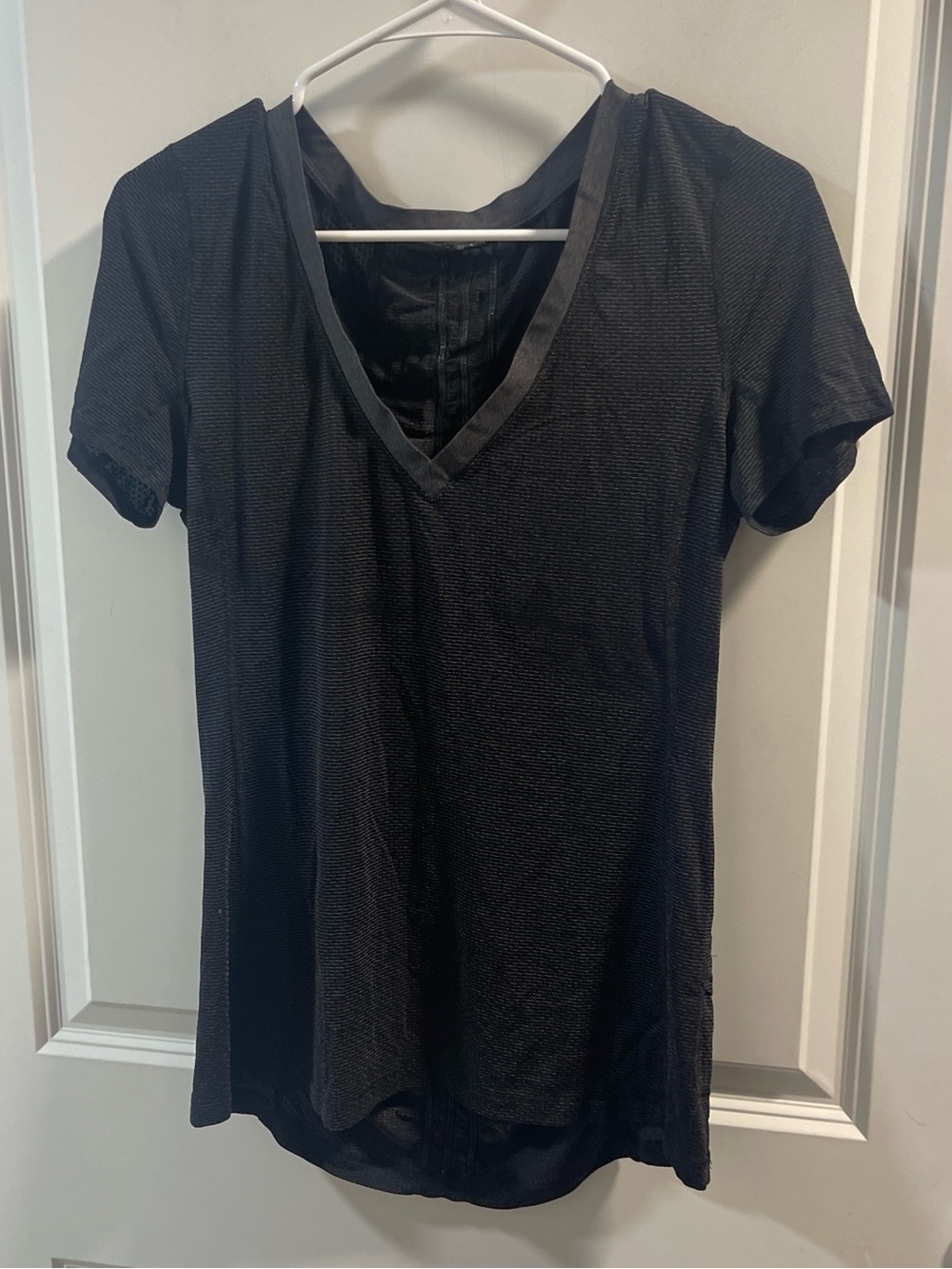 lululemon athletica Black V-Neck Short Sleeve Tee